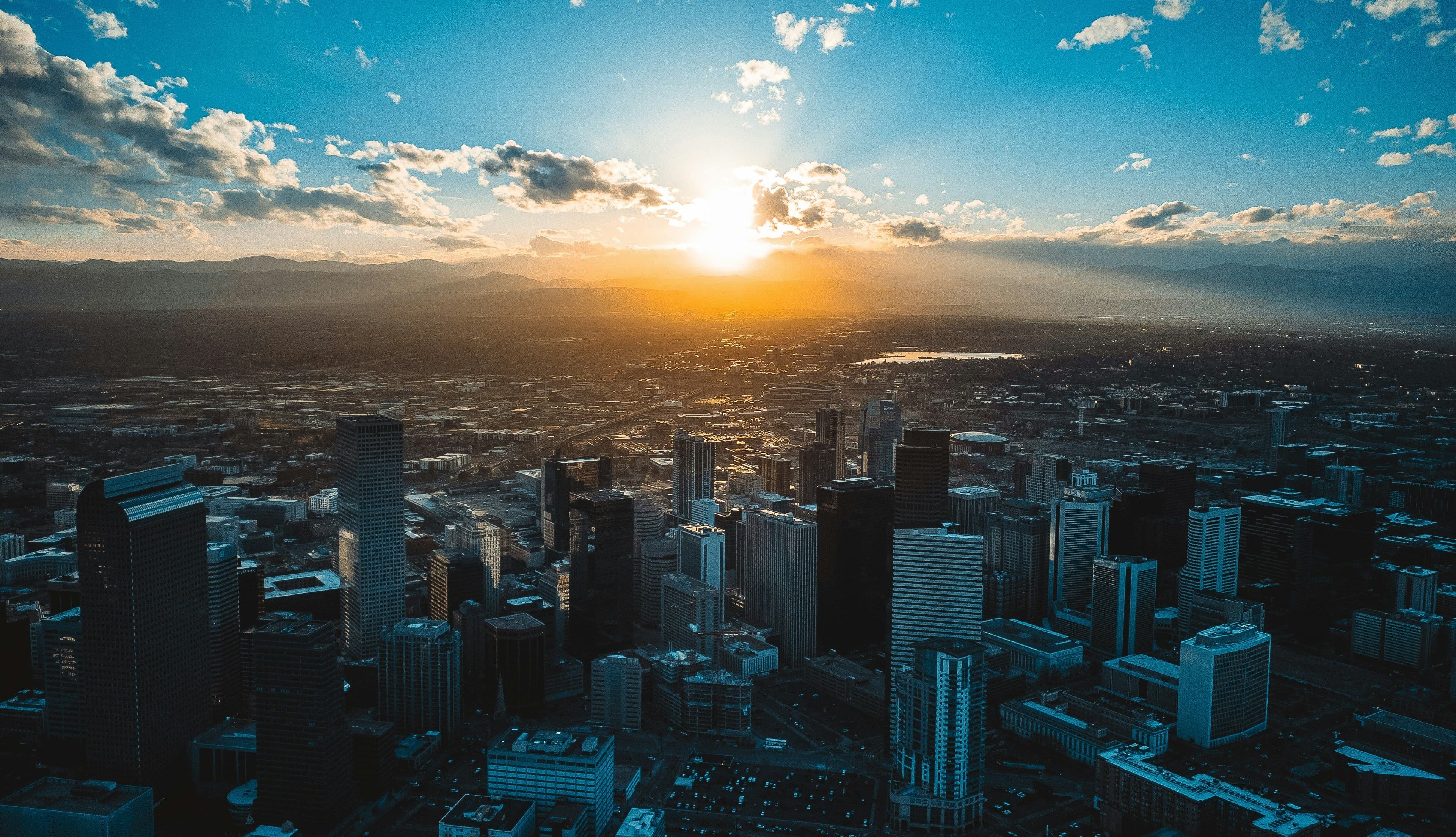 Colorado Travel Guide 2026: Cost of Living, Cities, Economy, Attractions & History